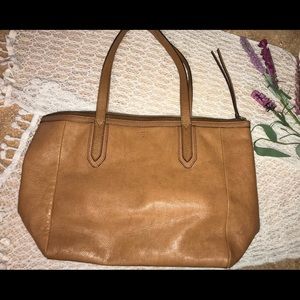 Fossil tan tote purse with zipper and pockets